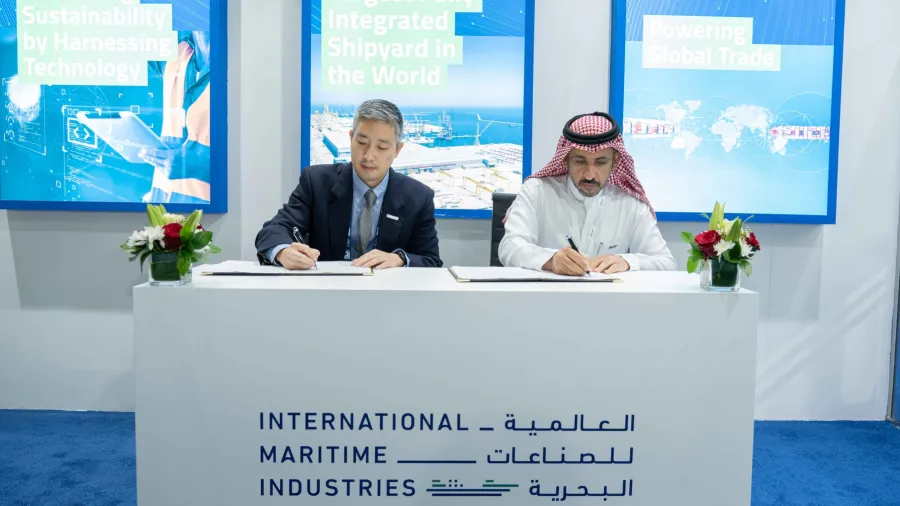 Seatrium and IMI representatives signed a landmark contract for the construction of next-generation offshore jack-up rigs in the MENA region. Courtesy: Seatrium