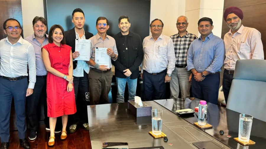 Bryan Loo proudly displays the franchise agreement with DIL President & CEO Virag Joshi (right). From Joshi’s left are Non-Executive Director Varun Jaipuria and members of the DIL senior management team. With Loo (from left) are Loob Strategy & Portfolio Director Jeremy Tan, Loob adviser Troy Franklin and Loob Financial Controller Quah Seik Lee.