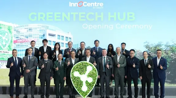 Paul Chan, Financial Secretary of HKSAR (middle, front row), and Albert Wong, CEO of HKSTP (5th from left, front row), and GreenTech Hub Partners were amongst the officiating guests at the opening ceremony of the GreenTech Hub.