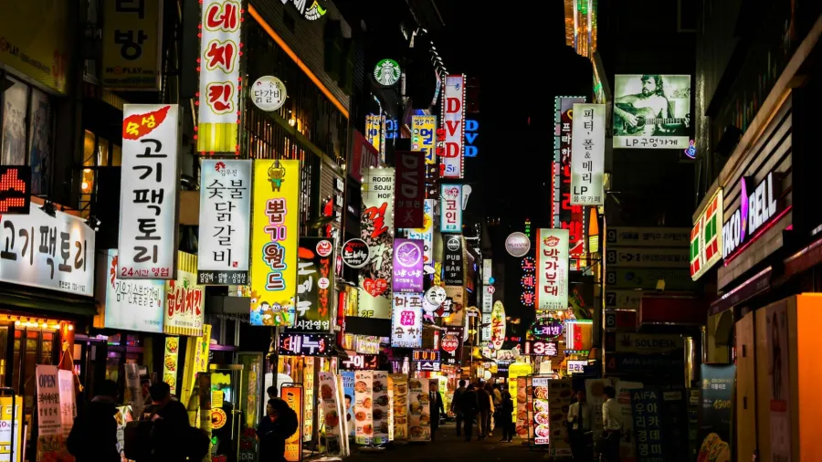 An alley in South Korea. Photo from Pixabay via Pexels.