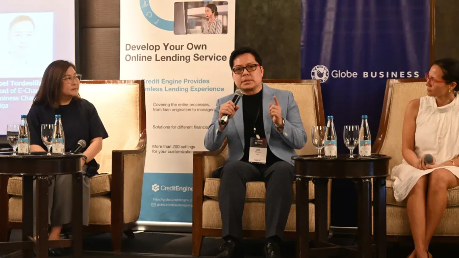 Mr. Lito Villanueva (center), speaking at a panel during the summit. Photo by Emilia Claudio.