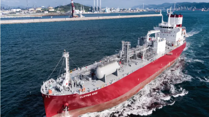Seatrium's innovative Carbon Capture and Storage (CCS) project secures world's first full-scale retrofit on Solvang's Clipper Eris ethylene carrier ship, set to capture 70% of CO2 emissions using amine cleaning technology. Retrofit of the carrier is scheduled to begin in Q3 of this year
