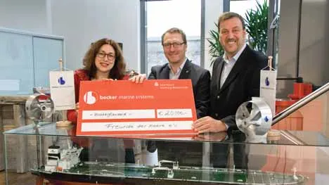 Cheque presentation (Dr. Monika Griefahn, Henning Kuhlmann, Dirk Lehmann -f.l.t.r.).