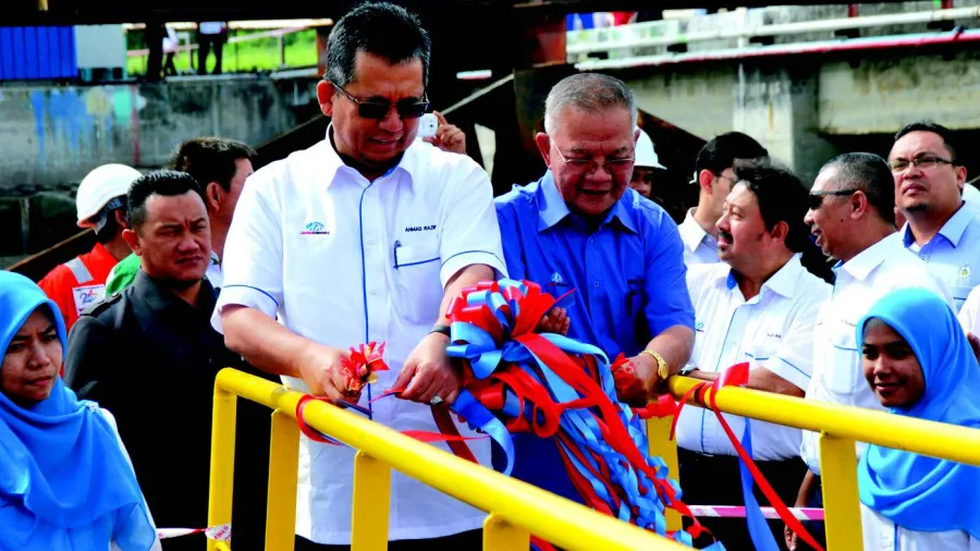 Terengganu Mentri Besar YAB Dato Seri Haji Ahmad Razif Abdul Rahman (left) and BDato' Haji Wan Zakaria Bin Abd Rahman, Chairman, JASA Merin cutting the ribbon before embarking on board the vessel.