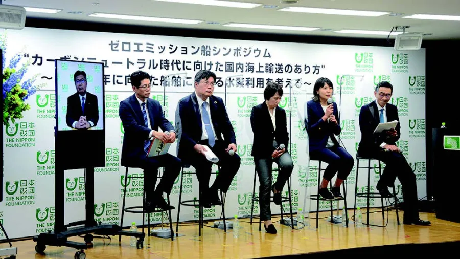 Panel discussion. From the far left: Mr. Iwatani Sangyo Fukushima, Mr. Kaino of the Nippon Foundation, Mr. Kawashima of Japan Engine Corporation, Mr. Ta- kahashi of the Institute of Maritime Technology and Safety, Mr. Kamiuchi of e5 Lab, Mr. Sakasaka, Japan Maritime Association