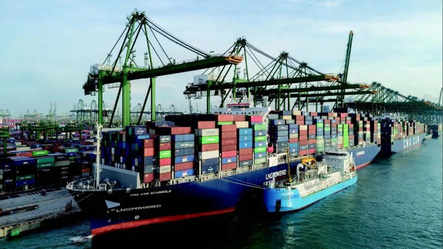 FueLNG Bellina, Singapore’s first LNG bunkering vessel, conducted Asia’s first ship-to-containership LNG bunkering