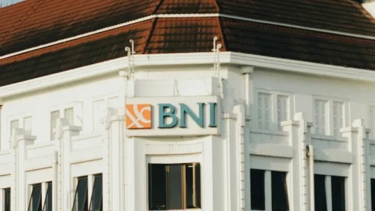 Bank Negara Indonesia, one of the banks who will possibly be affected by Danantara's plan to acquire Bank Syariah Indonesia (Photo by Fauzan Azizi via Unsplash).