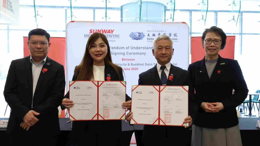 From left to right: Dr Khoo Chow Huat, Managing Director of Hospital and Healthcare Operations at Sunway Healthcare Group (SHG); Ms Susan Cheow, Chief Executive Officer of SMCV; Dr Chen Jin-Cherng, Neurosurgeon and Vice Superintendent of Dalin Tzu Chi Hospital; Dr Harriet Shen Szu-Ching, Director of Strategy and Planning at the International Medical Centre.