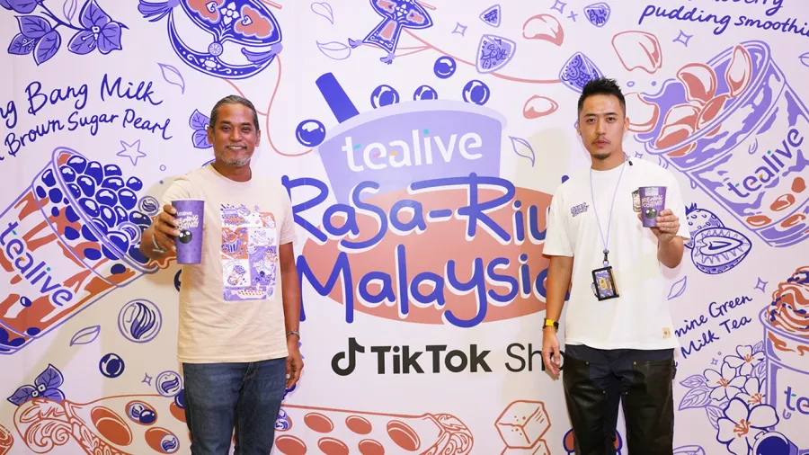 Former Minister and popular podcaster Khairy Jamaluddin (left) and Loob Holding founder and CEO Bryan Loo during Tealive’s Rasa-Riuh Malaysians Event / Press photo