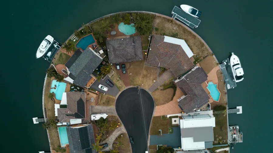 Aerial view of houses in the New South Wales region, Australia (Photo by Mudassir Ali via Pexels).
