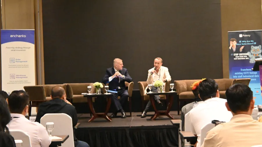From left to right: Tim Charlton, Publisher of Retail Asia and Anthony Cottan, COO of PT Mitra Adiperkasa Tbk.