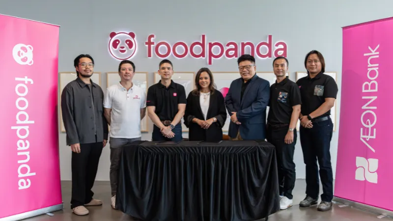 CEO of AEON Bank, YM Raja Paduka Teh Maimunah and Managing Director of foodpanda Malaysia, Tan Ming Luk signed the MoU that outlines the strategic partnership