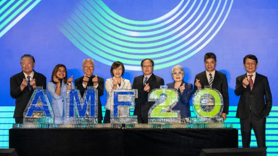 “AMF 20” Ice Sculpture birthday celebration; from left to right: TECA, Founding Chairman, Tiger Lin; STEM promoter, Author and Innovator, Gitanjali Rao; AFECA, Honorary President, Edward Liu; The International Trade Administration, Deputy Director General, Susan Hu; TAITRA, President & CEO, Simon Wang; K&A International, President, Kitty Wong; TCEA, President, James Wu; TEA, Honorary President, Michael Tu