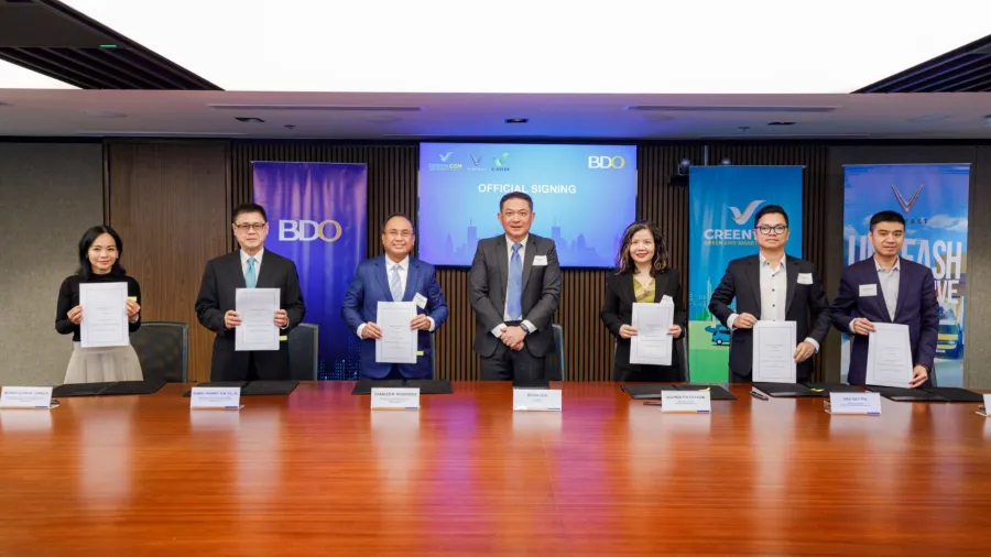 Representatives of VinFast, V-Green, Green GSM Philippines, and BDO Bank at the signing ceremony of the Memorandum of Understanding between the parties.