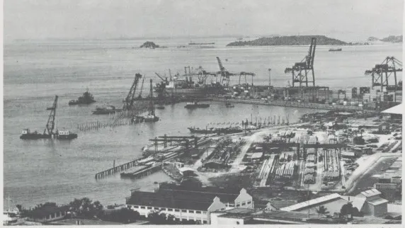 From this elevated position progress on the two new berths on the northern side (near side) o f the container terminal can be seen. Evident in particular is the location o f the casting yard and the progress in piling.