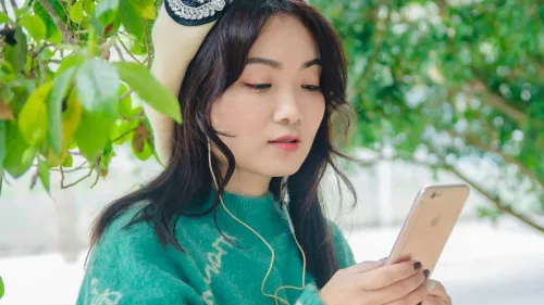 Mobile data, fixed broadband to drive Vietnam's telecom service revenue