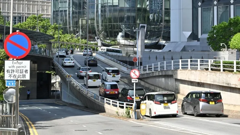 Hong Kong opens southbound travel scheme for Guangdong cars