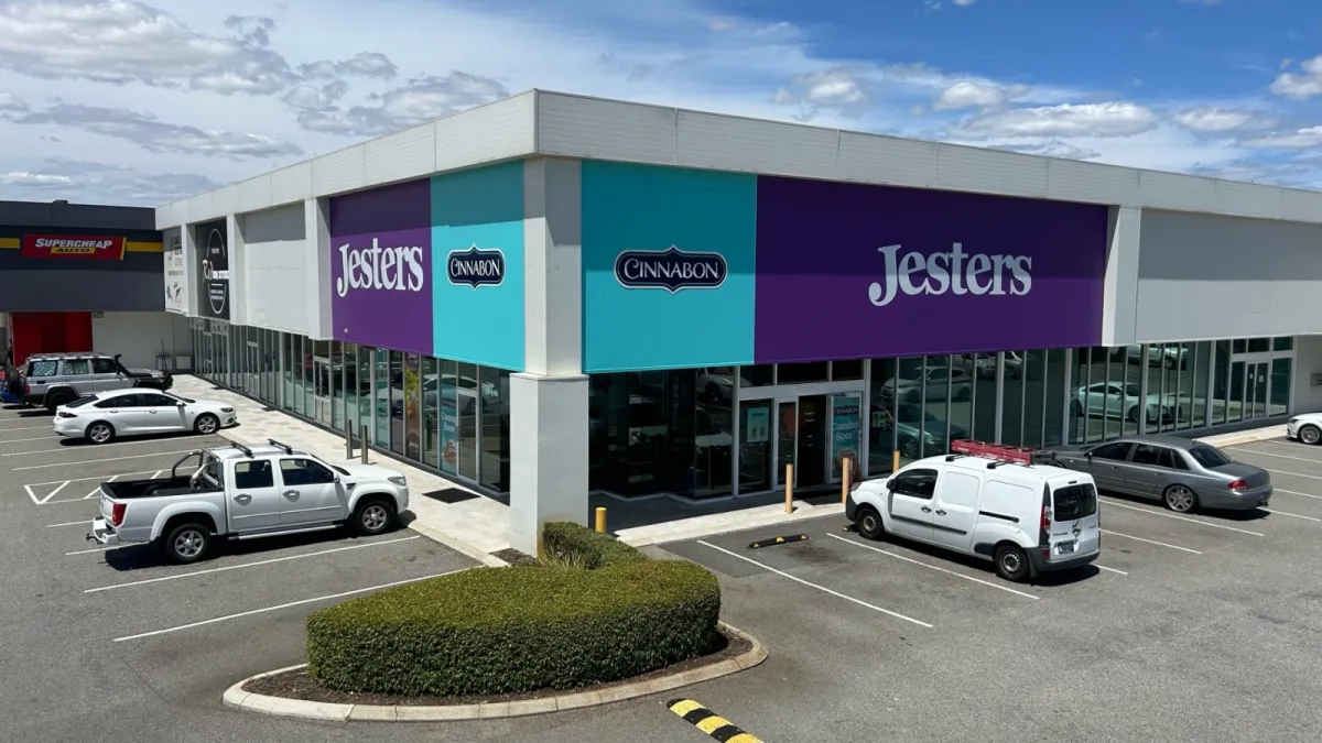 Boxx Brands opens third dual Cinnabon-Jesters store