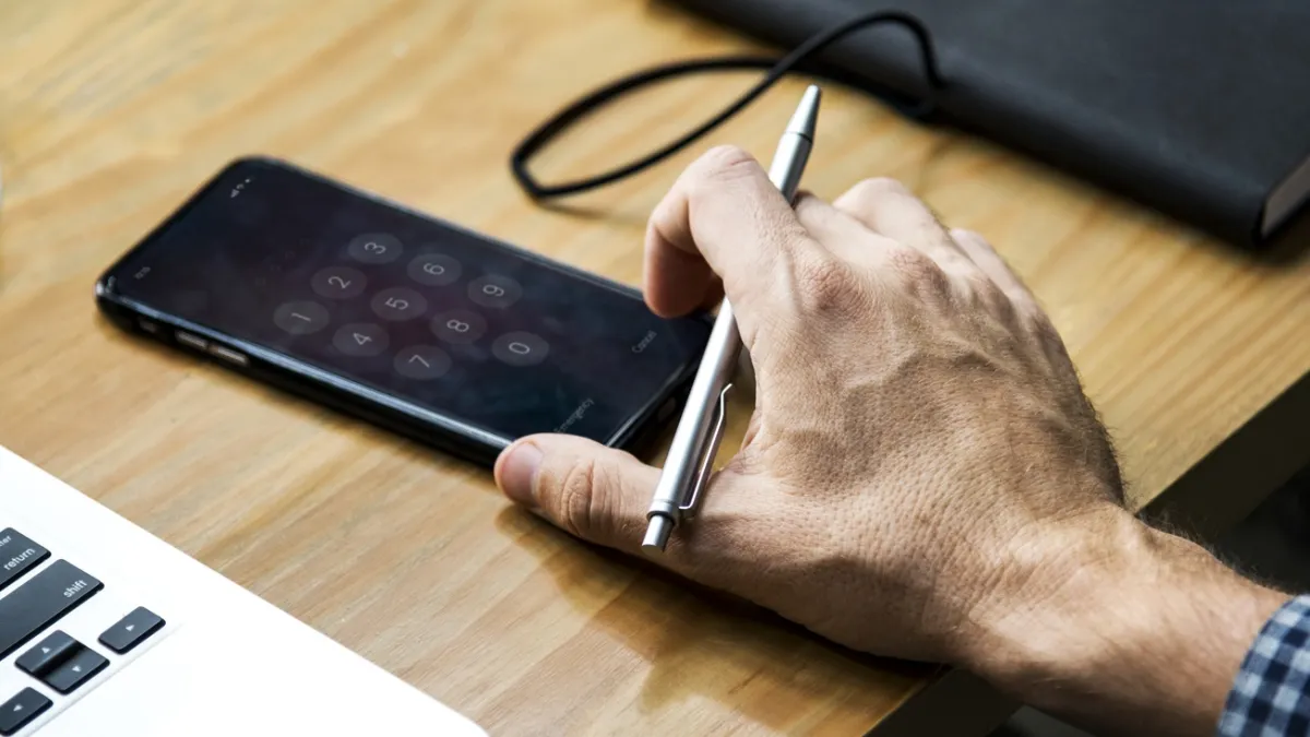 PH telcos face lower mobile voice service revenue