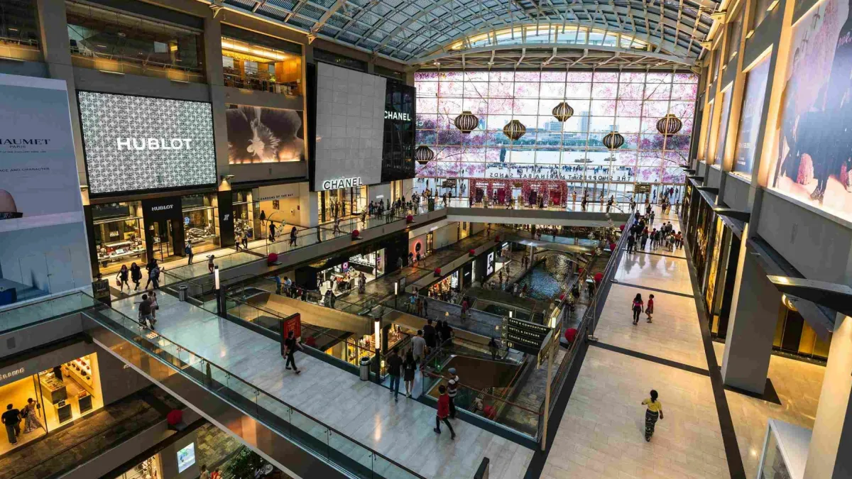 Retail grows 2.7% as online shopping share plateaus