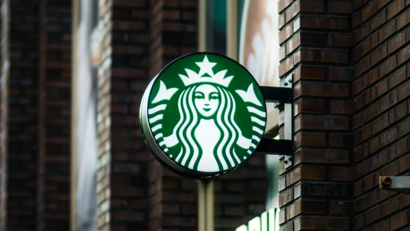 Starbucks Korea delivers Valentine’s treats and drinks