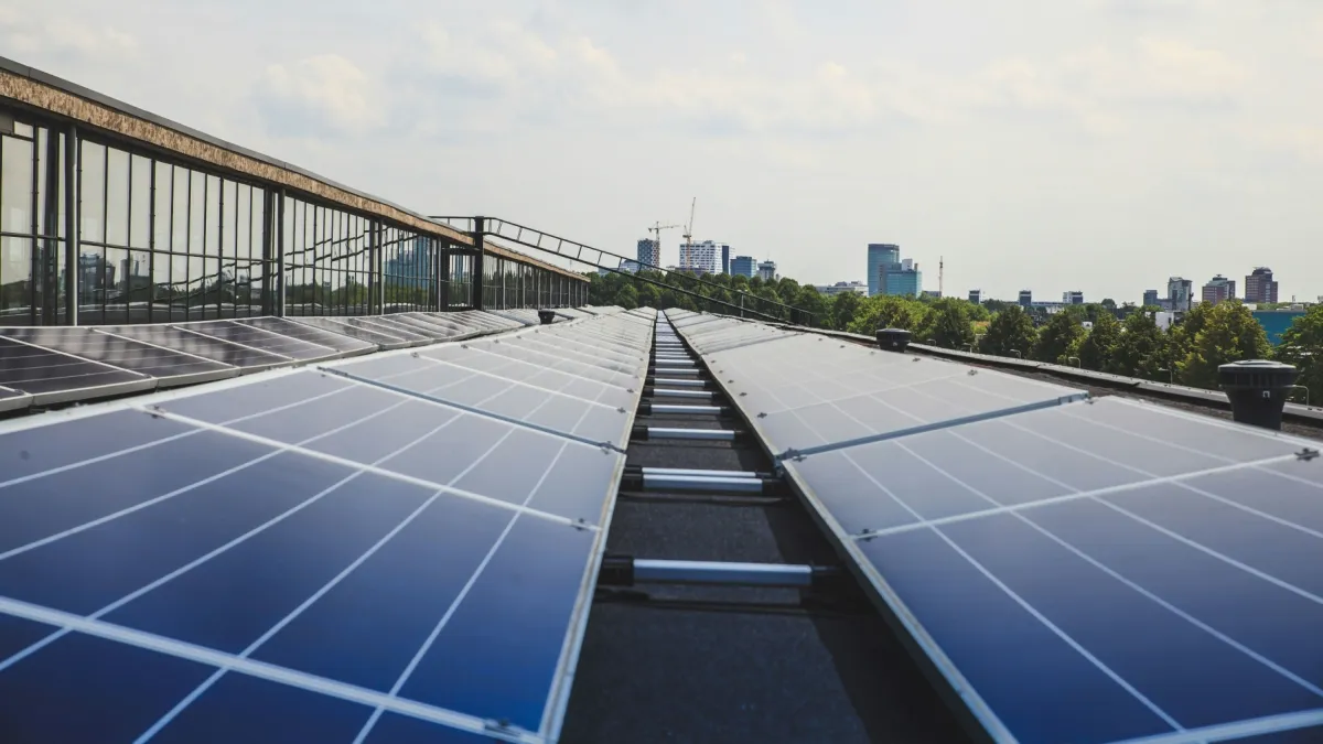 Peak Energy expands with 10‑MW rooftop solar buy in Singapore