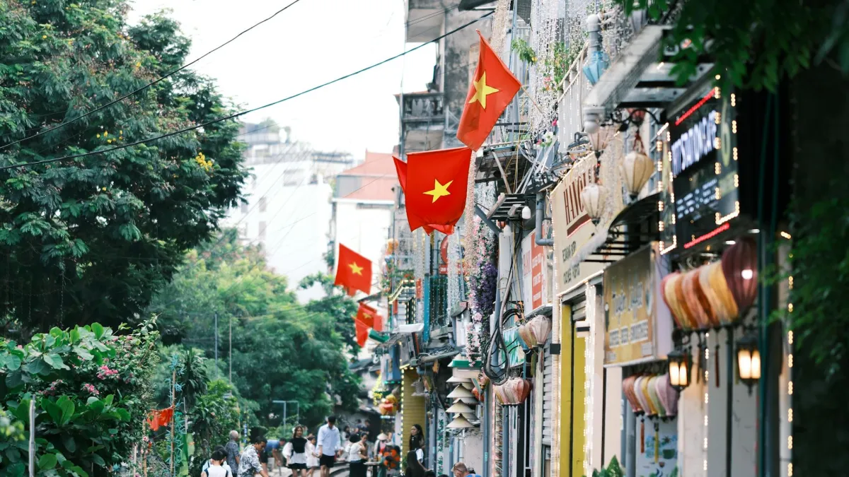 Retailers shift to standalone stores as Vietnam CBD space tightens