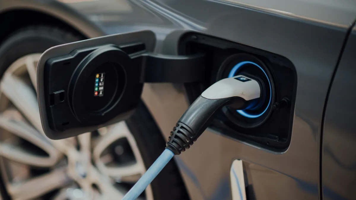 Logistics EV manager DST files Hong Kong IPO