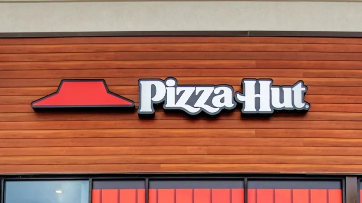 Weekly Global Wrap: Yum! Brands reportedly in talks for Pizza Hut sale; Starbucks says afternoon traffic is rising; Burger King brings 15-year old menu item