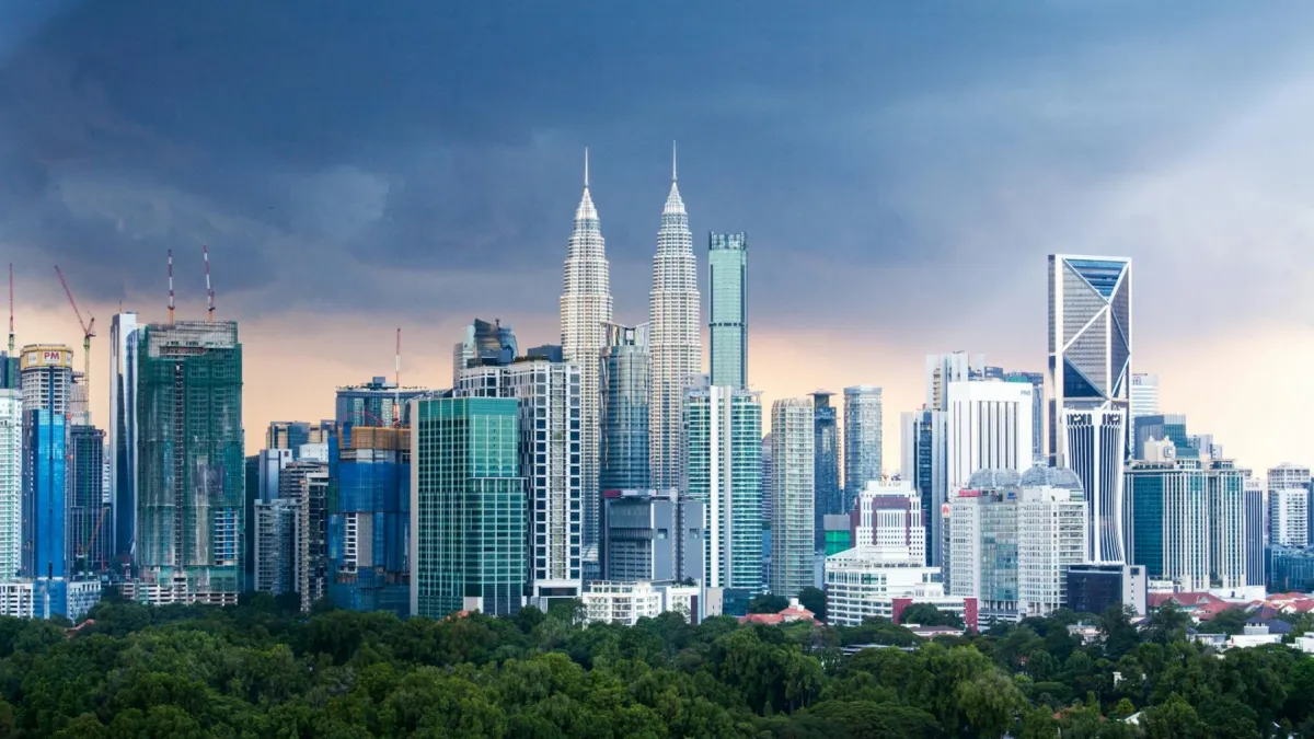 Malaysia bank loans up 5.7% in May on record business loan growth