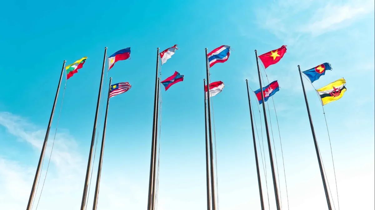 S’pore must deepen ASEAN links as business costs rise: report