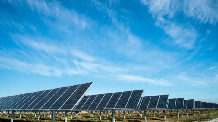 JinkoSolar sinks deeper as net loss hit $102.8m