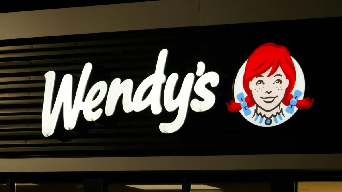 Weekly Global Wrap: Wendy's loses to Burger King; What we know about Jollibee's Australia plans; Greggs deploys 'robocops'