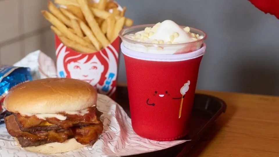 Social Media Wrap: Wendy's free Frosty Jackets; Black Sheep launches Autumn drinks; Chaiiwala hosts former First Minister of Scotland