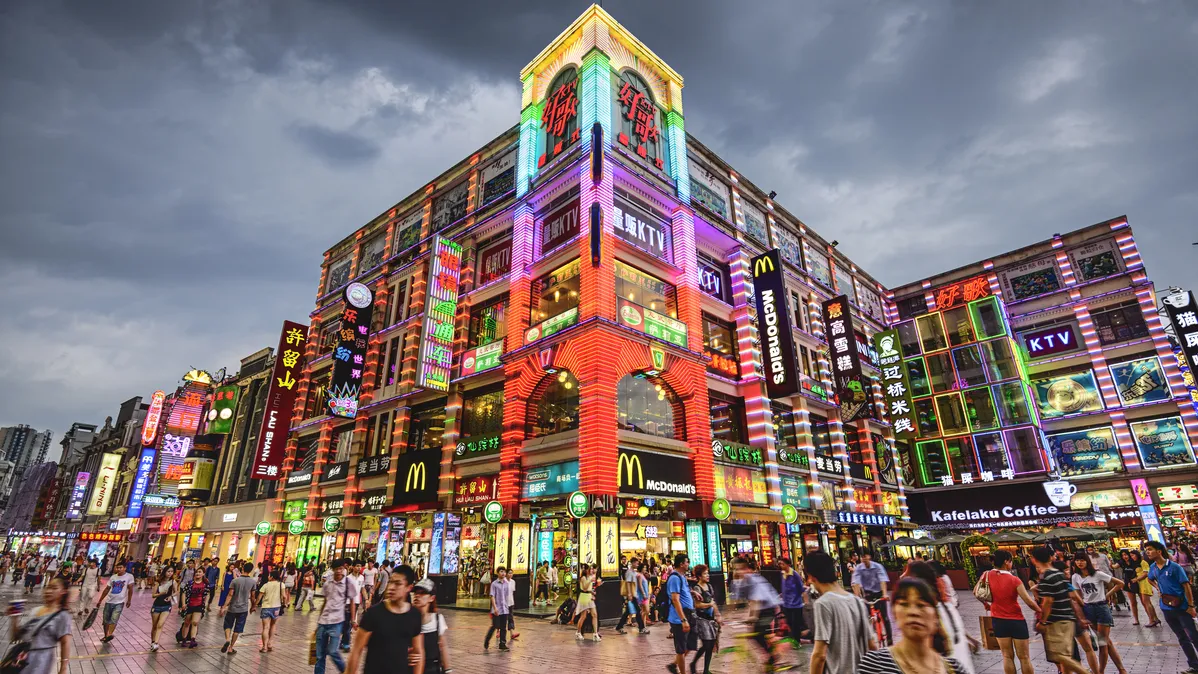 China retailers spruce up stores as price wars persist