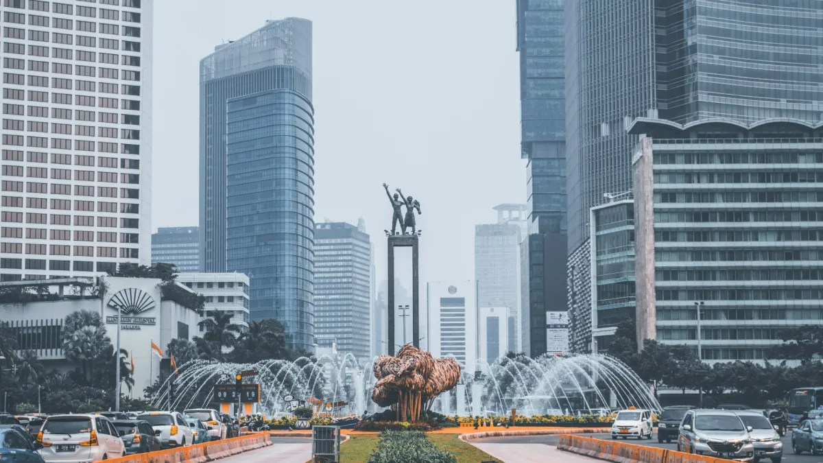 Indonesia private banks cautious on loan growth: UOBKH