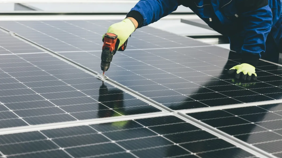 Solar O&M market hits 348GW as top 15 vendors squeeze rivals