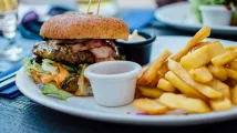 Weekly Global Wrap: Robots flip burgers in new California restaurant; Subway falls below 20,000 amidst closures; McDonald's global sales falter