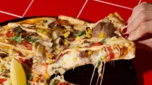 Social Media Wrap: Crust unveils new Peri Peri chicken pizza range; Starbucks reveals new menu; KFC brings back Hot Rods