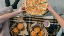 Delivery drives UK restaurant growth as at-home sales rise 4% in May