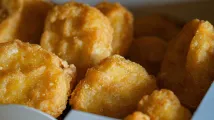 Weekly Global Wrap: Burger King overhauls chicken nuggets; Robotic pizza makers fail; Wahlburgers shutters restaurants