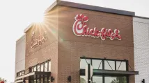 Weekly Global Wrap: Chick-fil-A CEO says no AI in drive-thrus; Burger King refranchising plans; McDonald's refutes news of AI setting menu prices