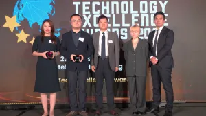 UniCom triumphs at Hong Kong Business Technology Excellence Awards for AI-era connectivity and data centre innovation