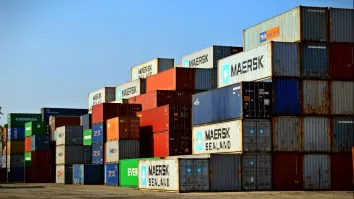 Carriers urged to lock in long-term shipping deals as freight rates slide
