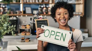 Afternoon crowds shift coffee rush hour
