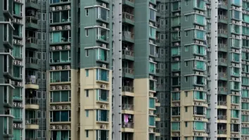 Hongkongers report steadier income in Q4