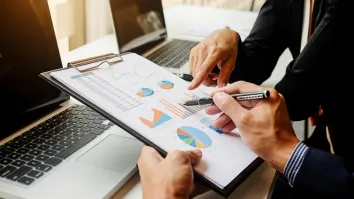 Insurance job applications jump 36% as hiring tightens