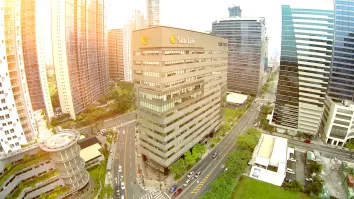Sun Life posts $1.1b as competitors trail by $200m