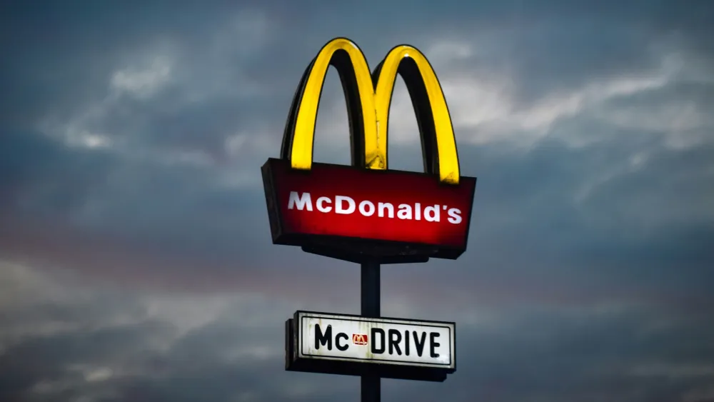 Weekly Global Wrap: Mcdonald's warn of weak Q2; Customers help improve Burger King's Whopper; Subway shuts more than 700 restaurants in the US