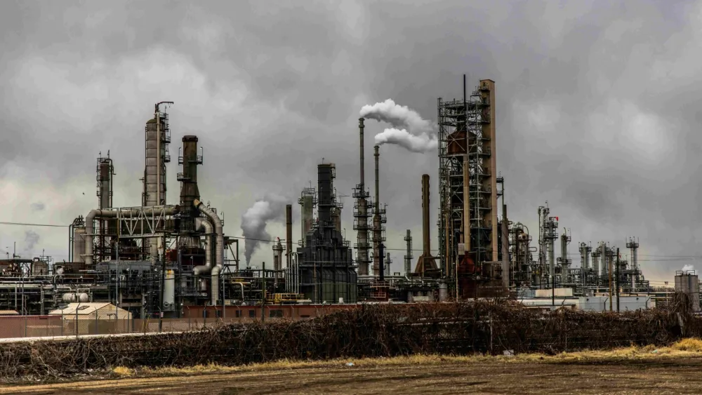APEC flags oil dependence as MidEast disruptions push prices past $100